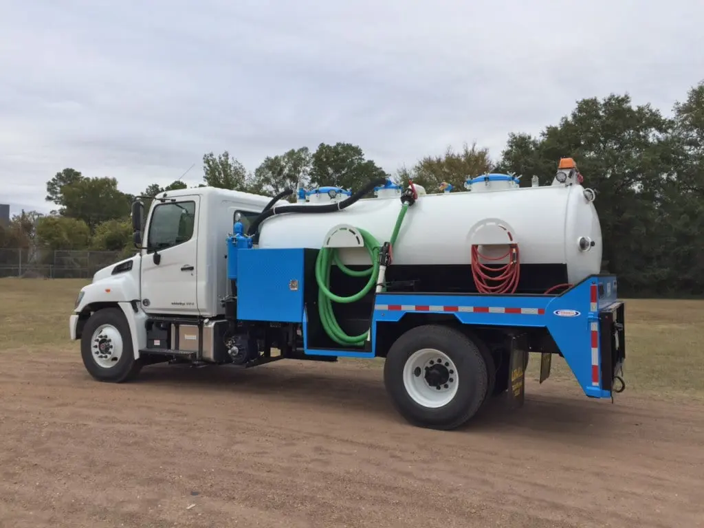 Professional portable toilet rental service and maintenance truck - Portable toilet rental costs